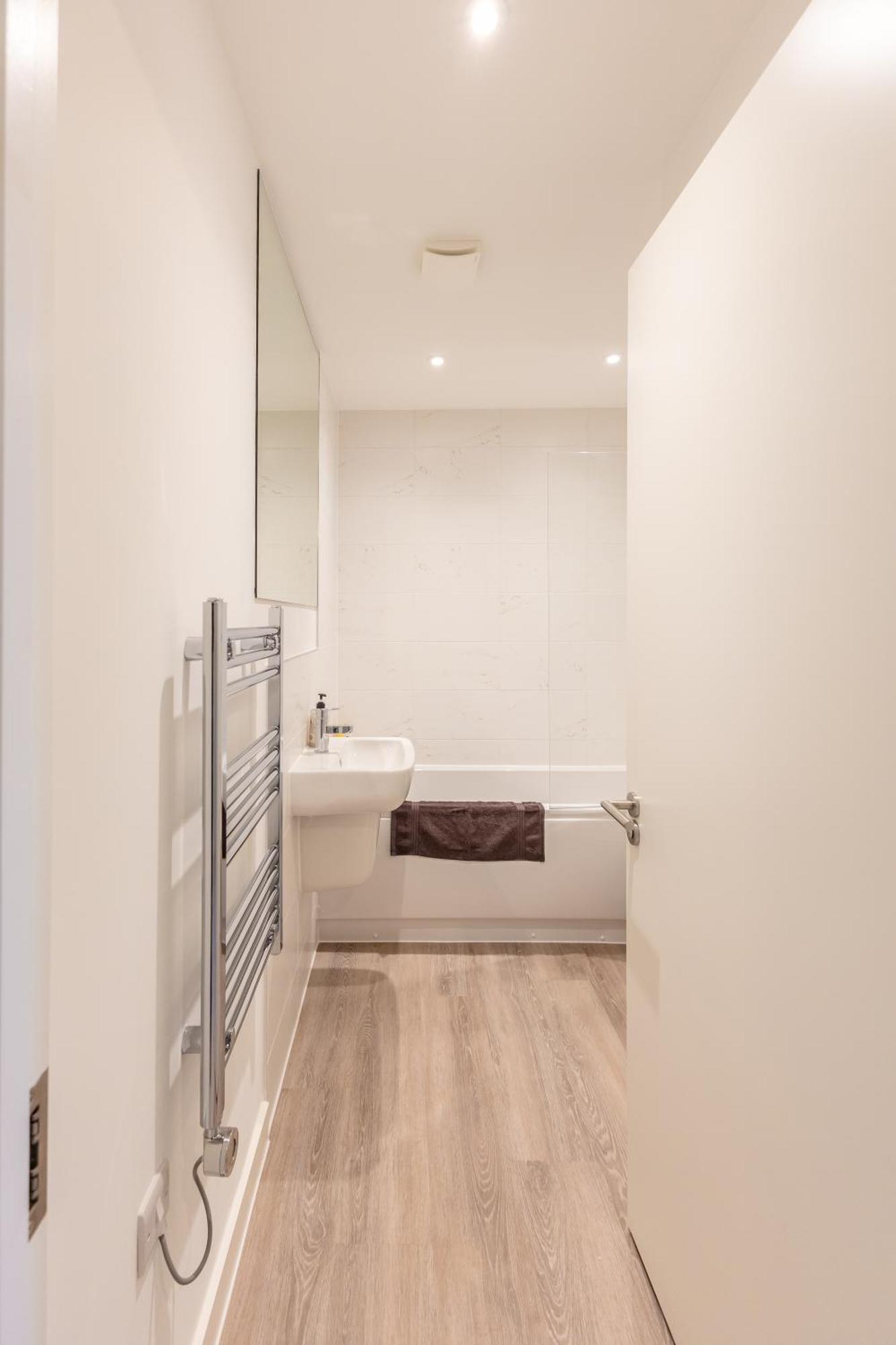 Stunning Modern 3 Bedroom Townhouse - Perfect Getaway Манчестер Экстерьер фото